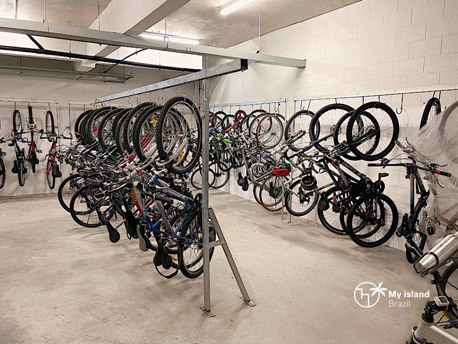 bicicletário do condomínio para guardar suas bicicletas de forma prática e rápida